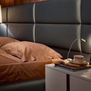 Alternative view of Cama Diva